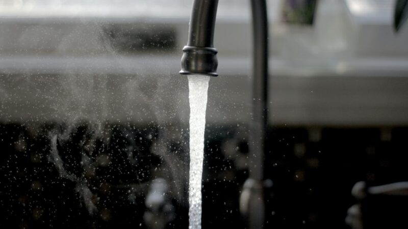Économiser de l’eau à la maison grâce à des améliorations de plomberie